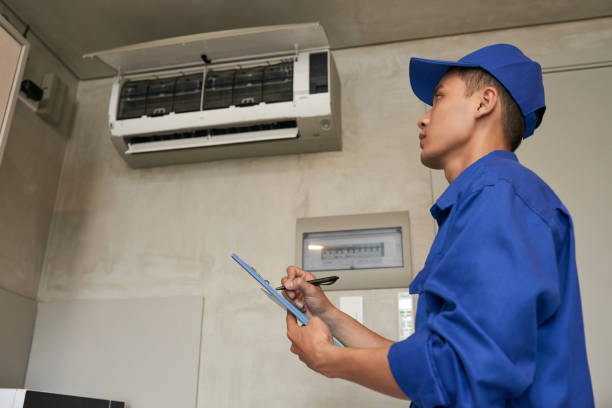 Service worker writing to do list when examining kitchen of client